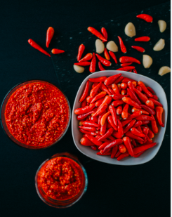 Garlic and Red Chilli Paste 250grm